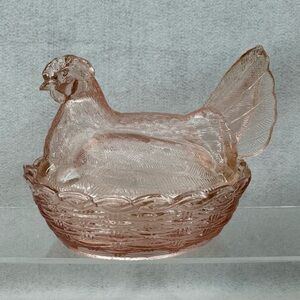 EUC Vintage LG Wright Pink Glass Split Tail Hen on Nest with Basketweave Nest